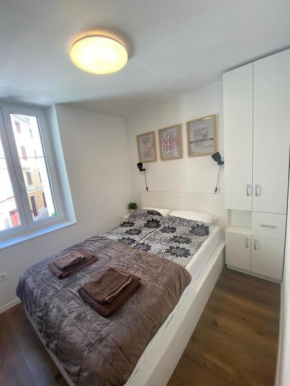 Jolly -Center Bright Apartment at Tartini Square